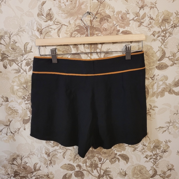 Aritzia babaton business shorts - size 4 - Picture 2 of 6